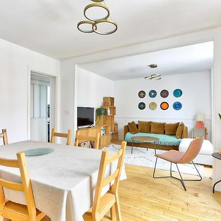 Modern And Calm 2 Bedroom T3 Paris